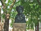 Monument dédié à Émile Nelligan au Square Saint-Louis 