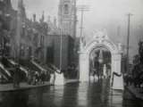 Baldaquin dressé juste devant l'église en 1910