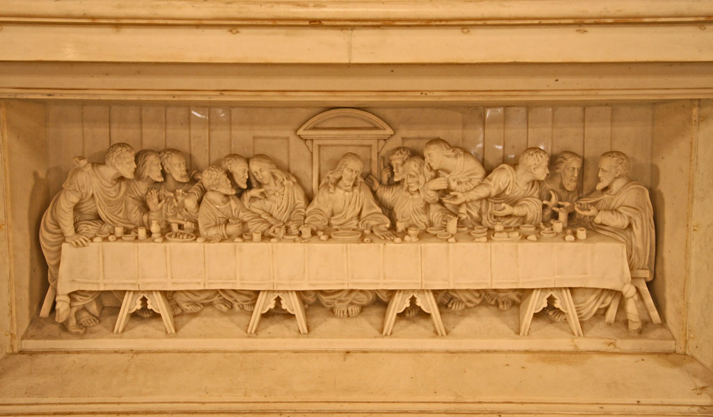 Bas relief du maître autel